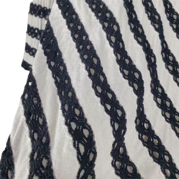 MIRACLEBODY by MIRACLESUIT Shapewear Slimming Tunic Top Crochet Lace V Neck - Picture 4 of 5